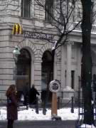 011 Wien 05 - Wiegen vor McDonalds.JPG